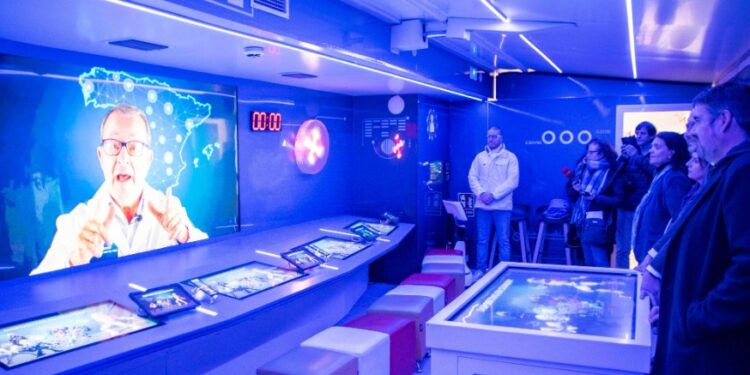 El secretario de Estado de Telecomunicaciones visita el roadshow de ciberseguridad del INCIBE en Marchamalo