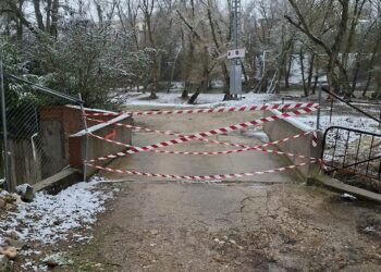 Vientos fuertes y desembalses en Espinosa de Henares: cierre de parques y zonas deportivas