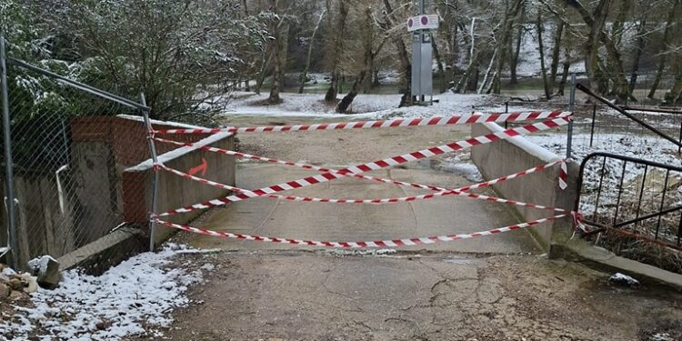 Vientos fuertes y desembalses en Espinosa de Henares: cierre de parques y zonas deportivas