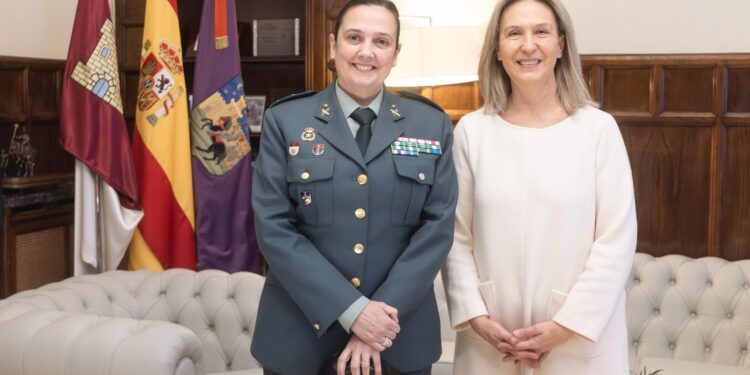 La alcaldesa de Guadalajara recibe a Laura Gómez, nueva jefa de la Comandancia de la Guardia Civil