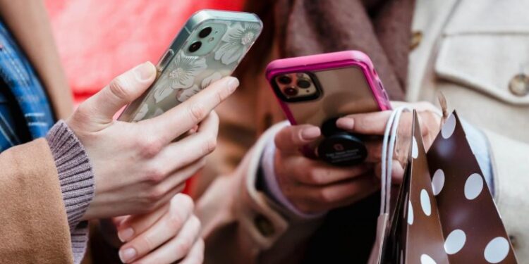 Castilla-La Mancha prepara a sus docentes para combatir las fake news y los riesgos digitales en Primaria