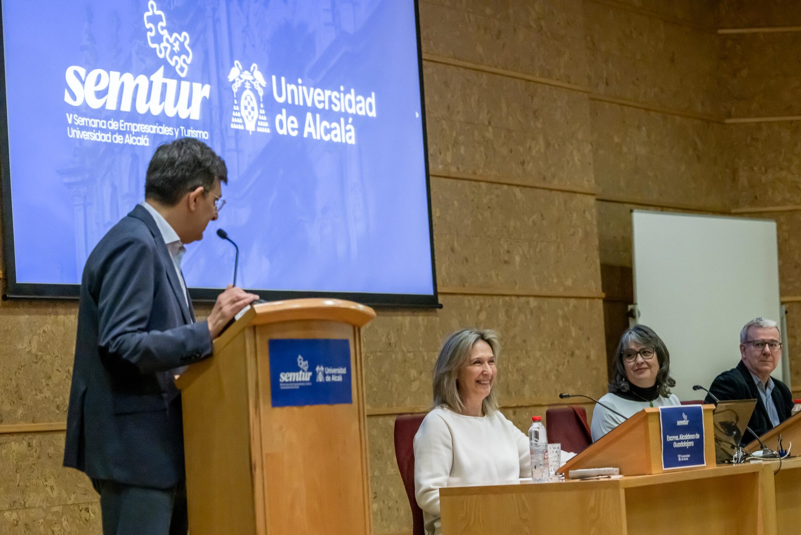 Ana Guarinos inaugura SEMTUR 2026 en el Campus de Guadalajara de la Universidad de Alcalá