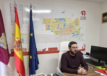 Miguel Óscar Aparicio celebra la llegada de LIUX y la inversión de 30 millones en vehículos eléctricos urbanos en Azuqueca