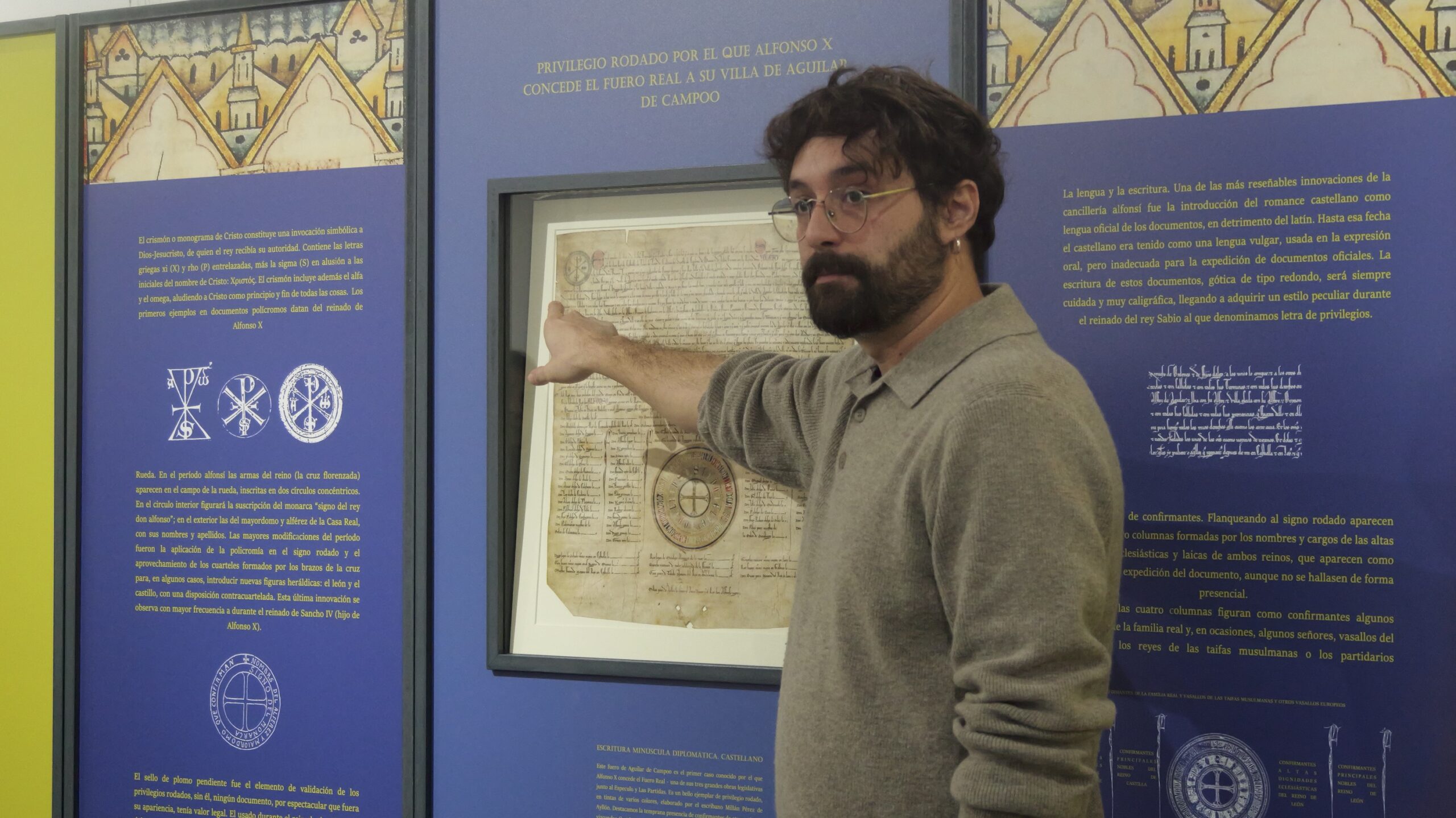 Alovera inaugura la exposición sobre la cancillería de Alfonso X en la Biblioteca