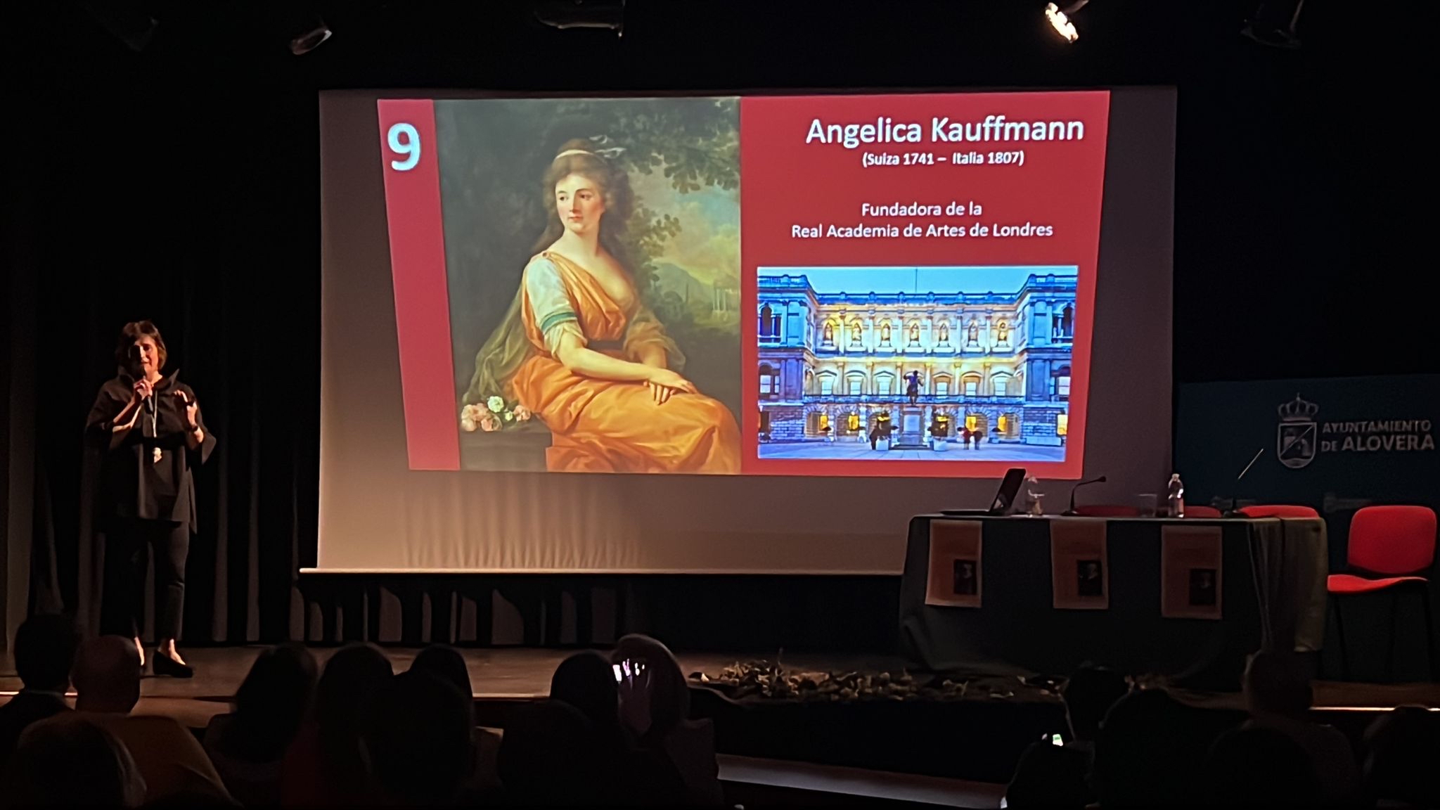 Alovera, gran afluencia a la Conferencia sobre Mujeres Pintoras