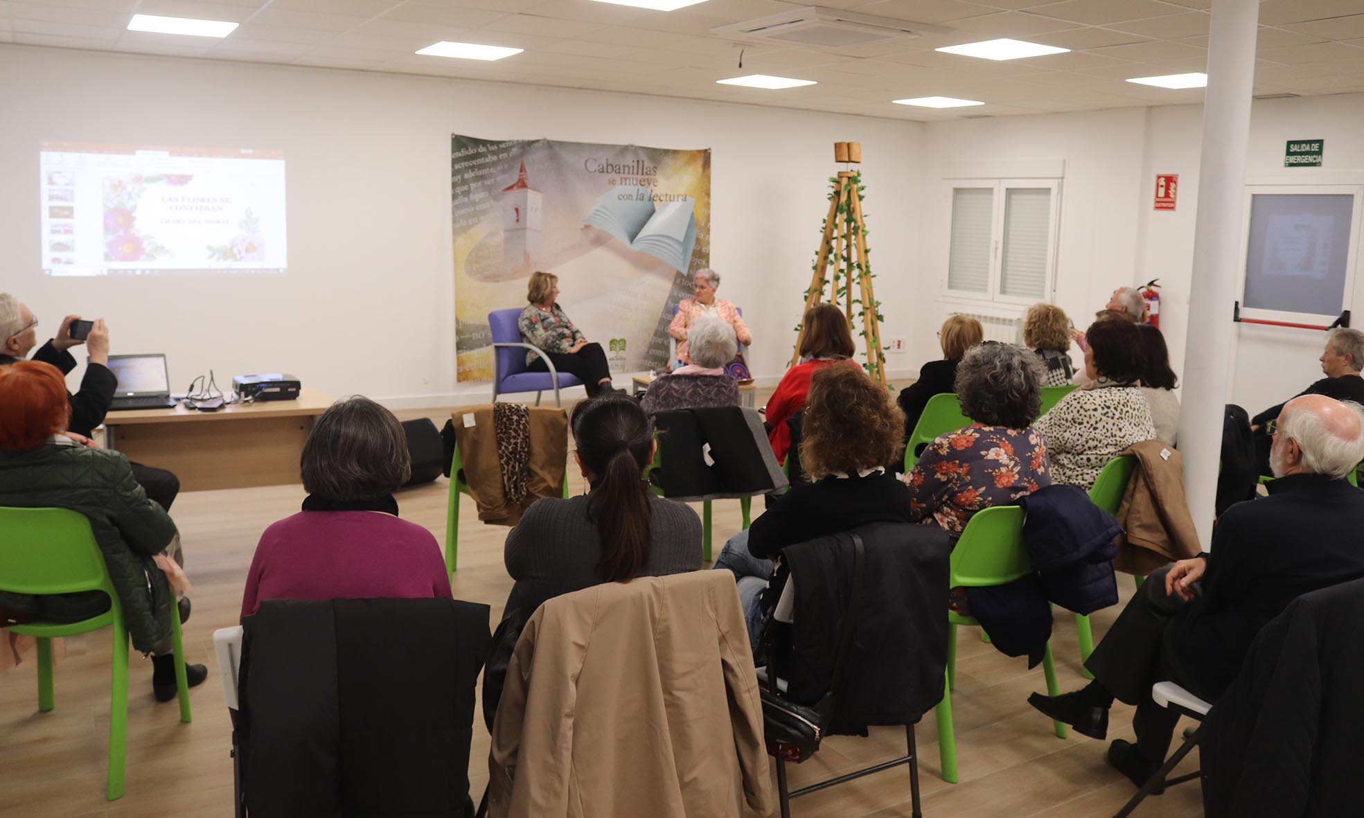 Cabanillas del Campo, 'Confesión floral' en la Biblioteca León Gil