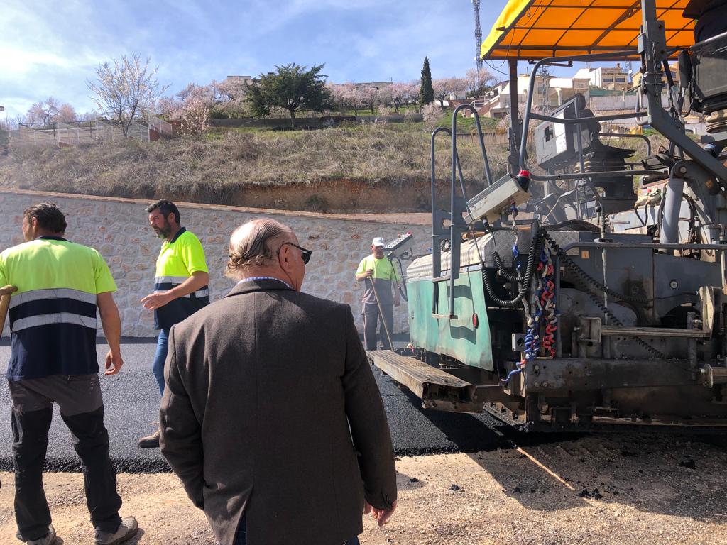 Horche, mejora integral de infraestructuras en El Camino de la Cuesta del Cura: renovación de redes de agua y saneamiento, ampliación del alumbrado público y pavimentación de la calle