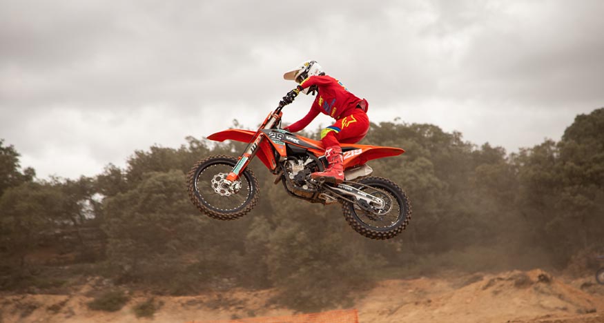 Más de medio centenar de motociclistas disfrutan de la reapertura del circuito de motocross de Trillo