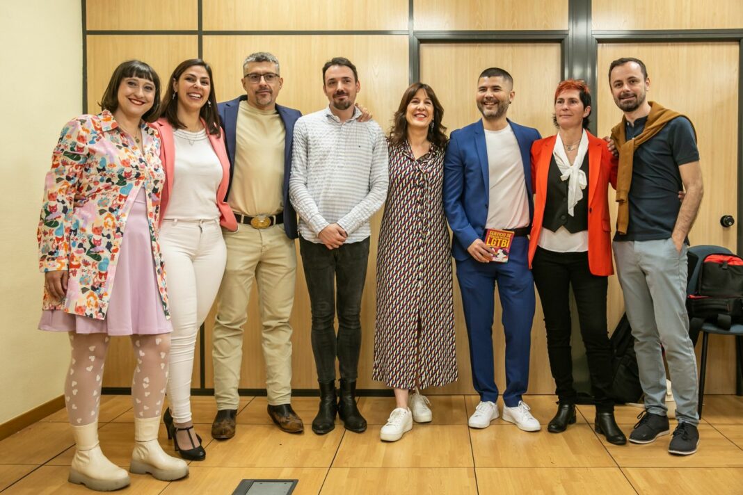 CLM crea el Servicio de Atención Integral para personas LGTBI