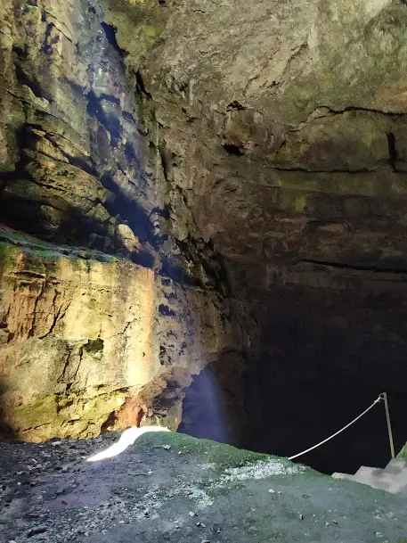 Descubre Villanueva de Alcorón: Rutas y Naturaleza en el Parque Natural del Alto Tajo