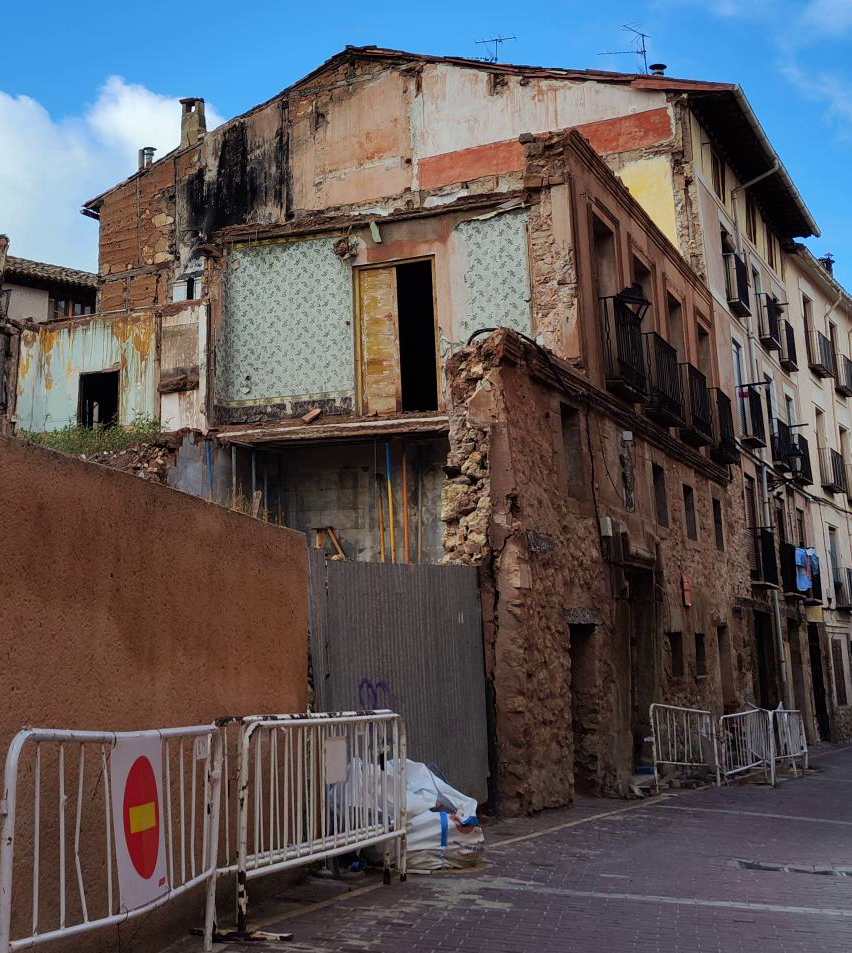 Interior derrumbado del Palacio de los Arias (s.XVIII) en Molina de Aragón