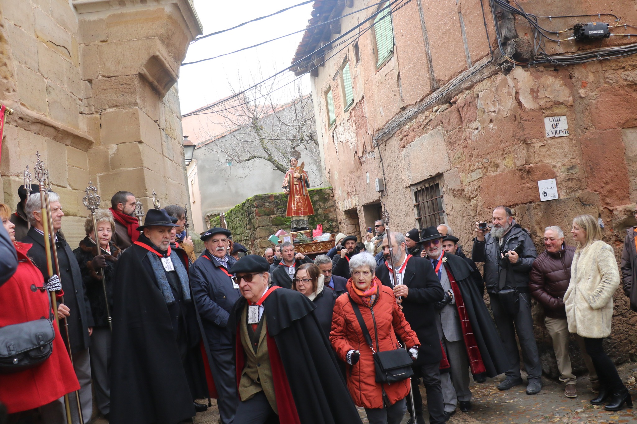 Sigüenza: Celebración del IX Centenario con Emotiva Procesión y Actos Religiosos