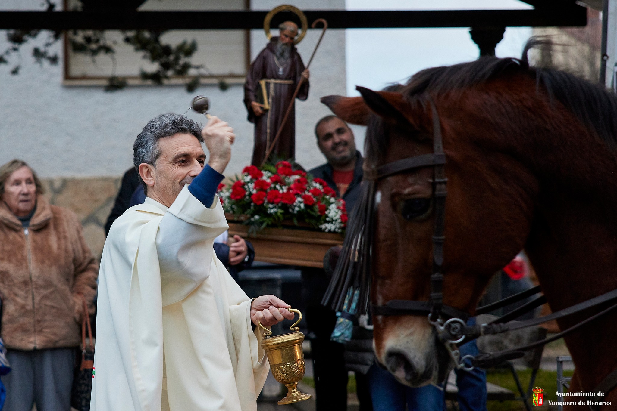 La localidad de Yunquera de Henares se viste de alegría para honrar a San Antón, patrono de los animales.