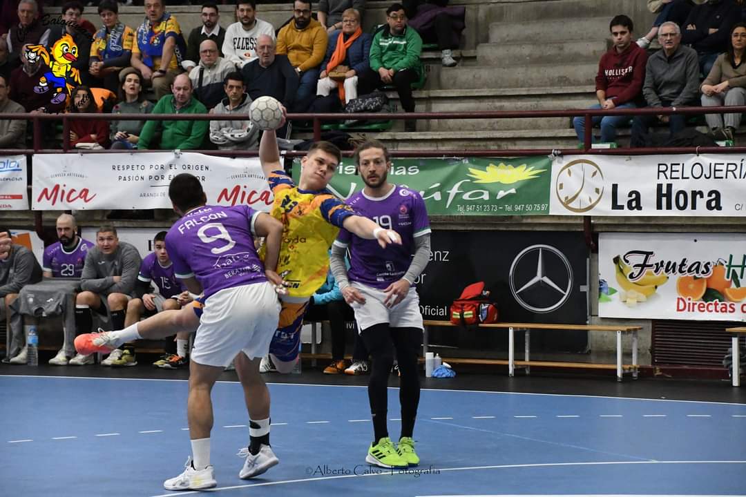 Triunfo del BM Guadalajara en un emocionante duelo contra Tubos Aranda Villa de Aranda