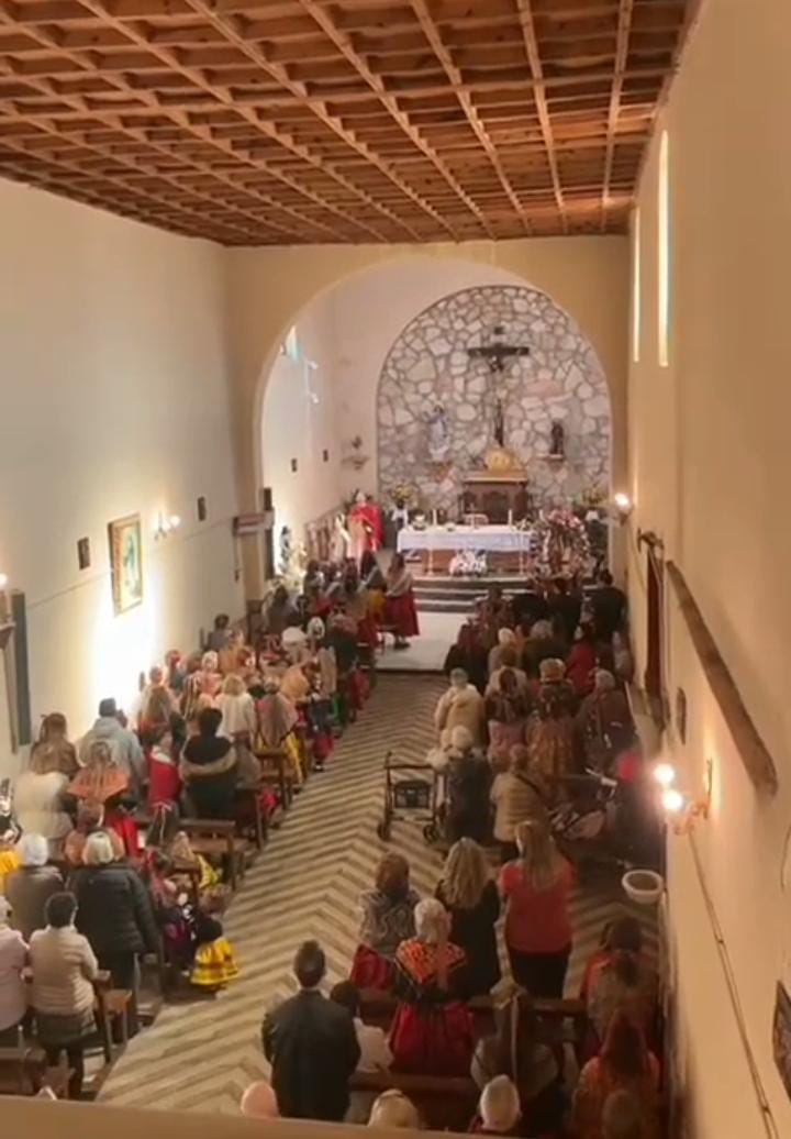 Descubre cómo la festividad de las Águedas fortalece el papel de las mujeres en Espinosa de Henares, Guadalajara.