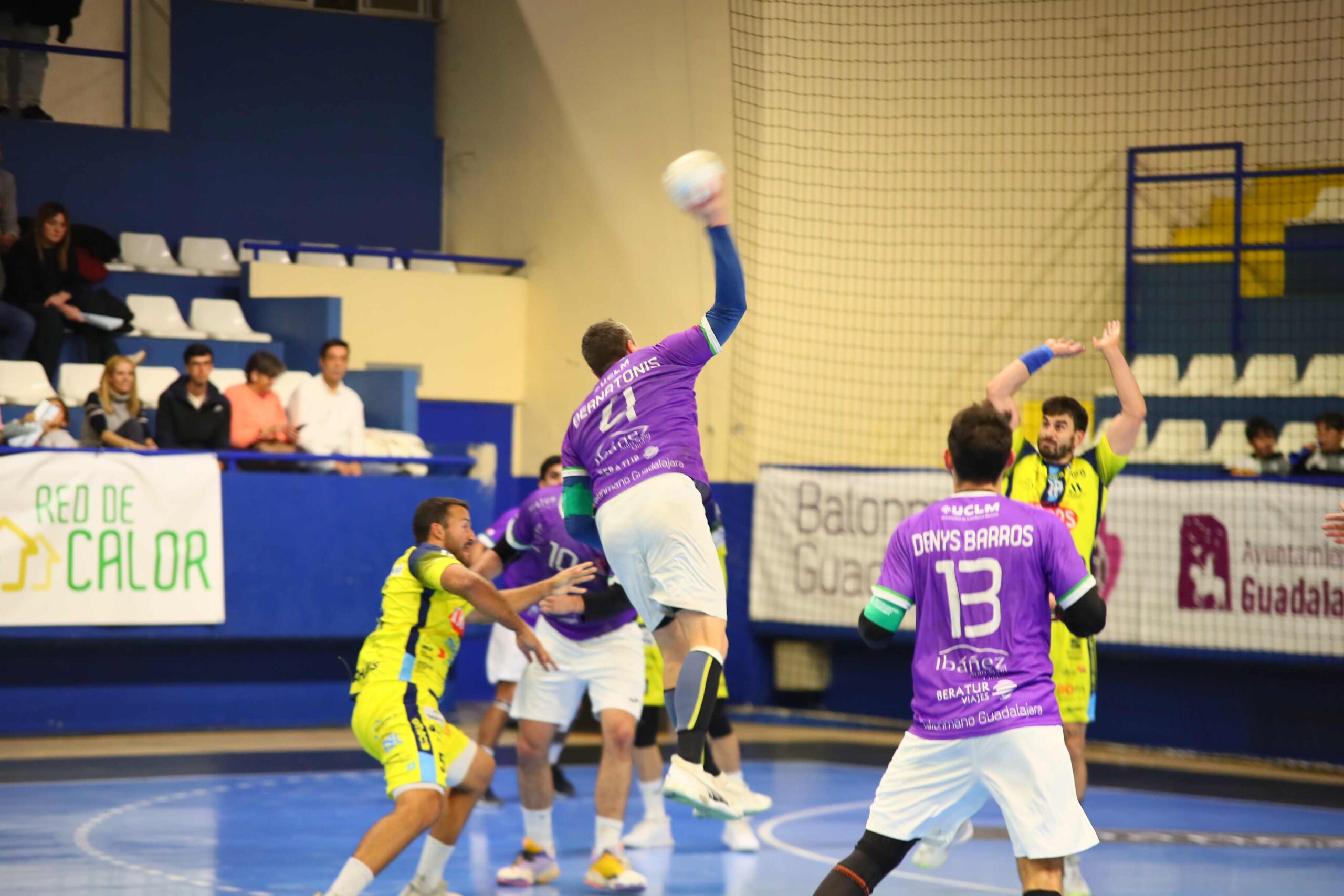 Encuentro Electrizante entre BM Guadalajara y Trops Málaga