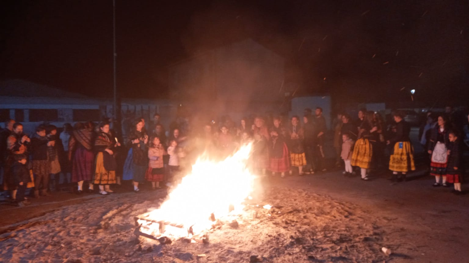 Descubre cómo la festividad de las Águedas fortalece el papel de las mujeres en Espinosa de Henares, Guadalajara.