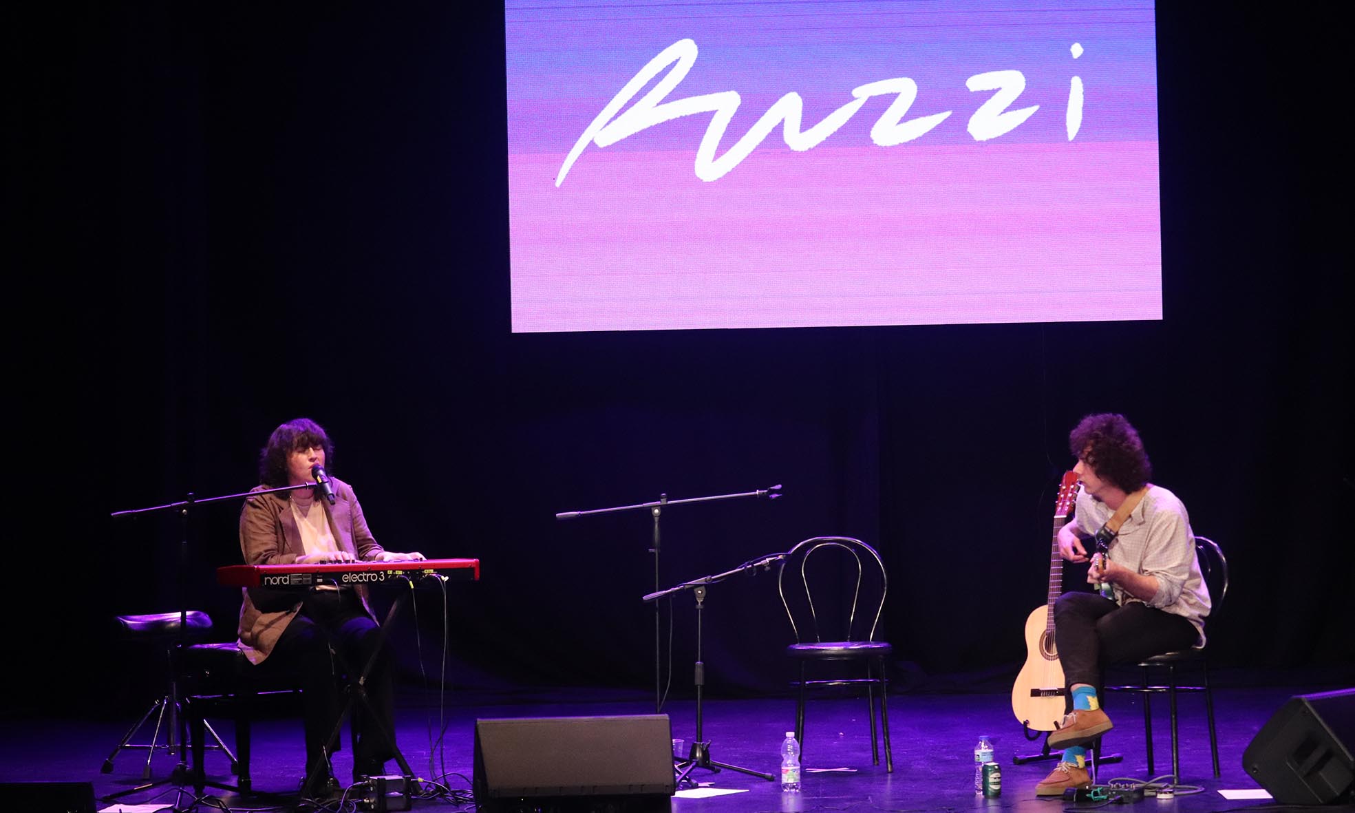 Noche Acústica en Cabanillas del Campo: Voces Sensibles y Exóticas