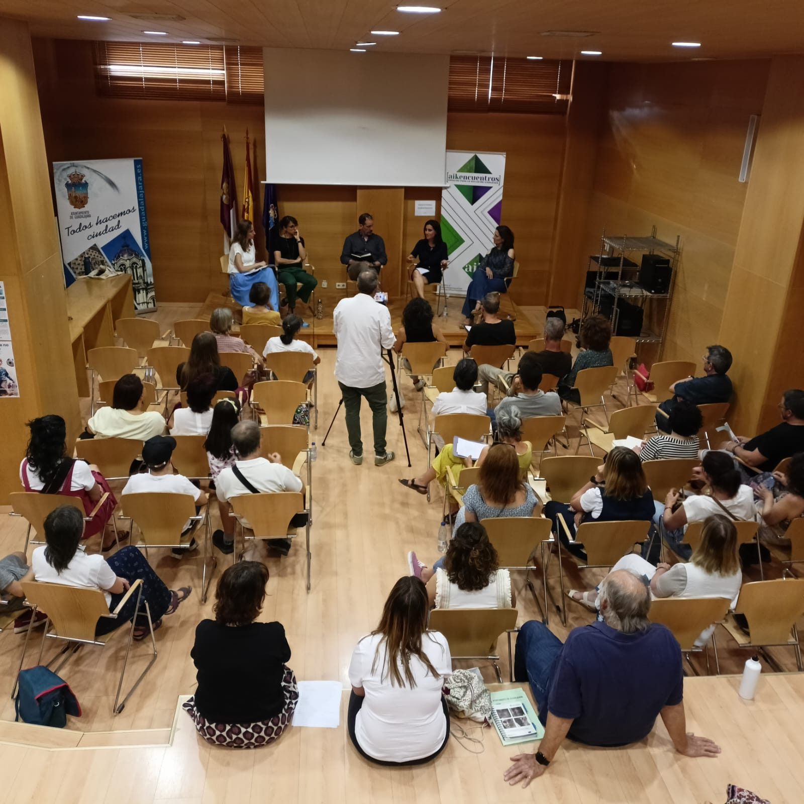 Descubre las Claves para una Educación Digital Saludable: Reflexiones del Aikencuentro sobre Pantallas