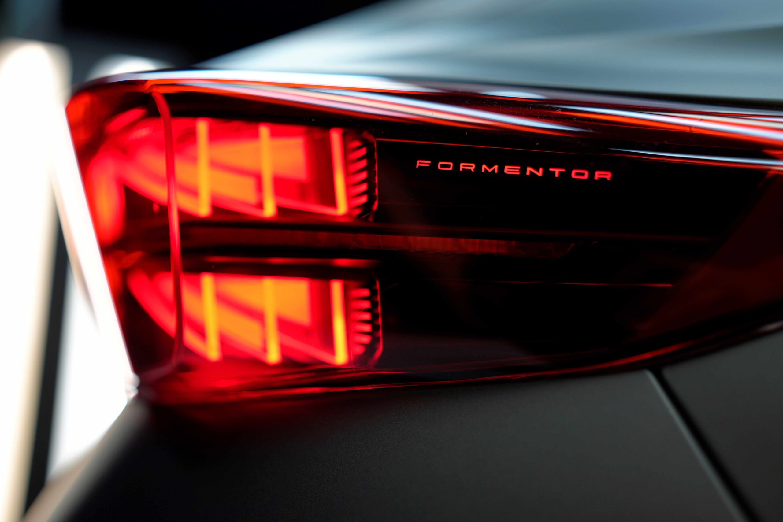 ¿Sabes que el CUPRA Formentor se produce en España? Descubre cómo en 40 segundos