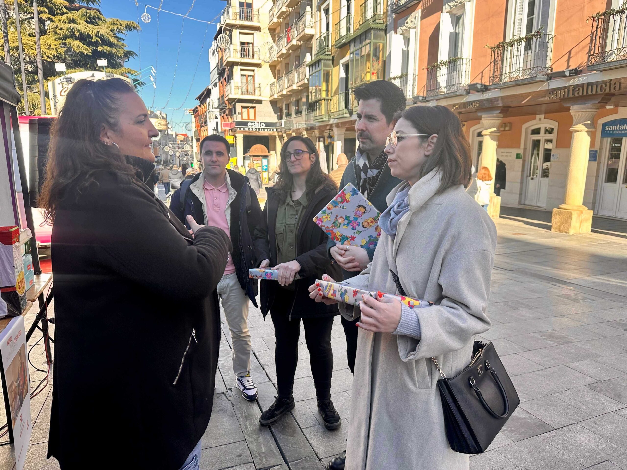 Calle Mayor Solidaria: Juguetes para Todos los Niños en el Día de Reyes en Guadalajara