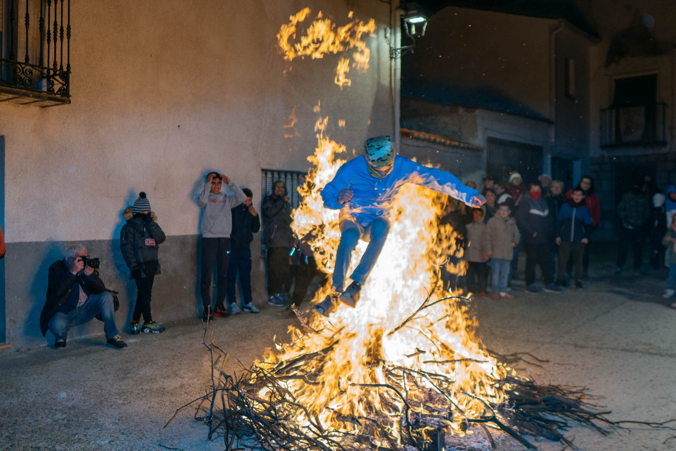 Las Hogueras de la Purísima 2024 en Horche: Tradición, Fuego y Fiesta en una Noche Fría