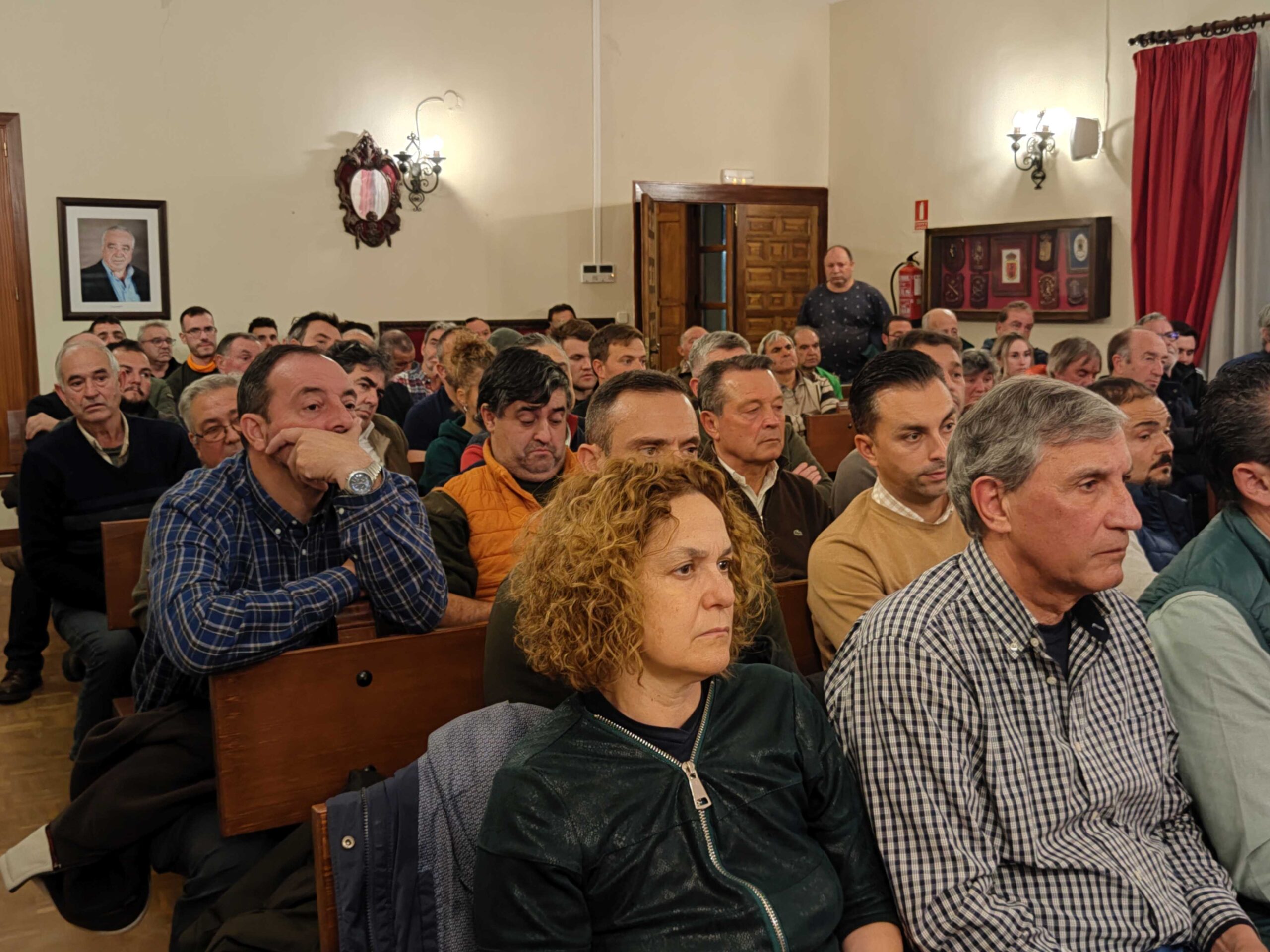 Reunión en Cogolludo para abordar la problemática de la sobreprotección del lobo en la Sierra Norte de Guadalajara