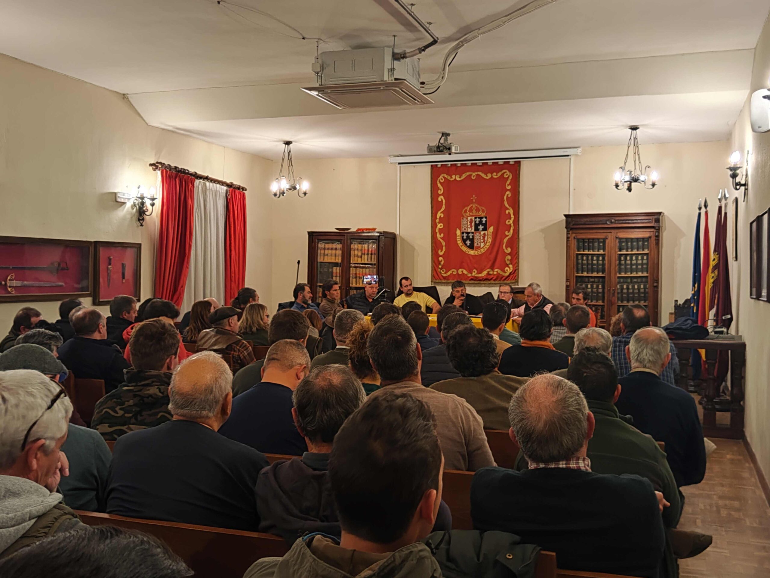 Reunión en Cogolludo para abordar la problemática de la sobreprotección del lobo en la Sierra Norte de Guadalajara