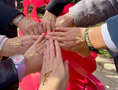 Las Cortes de Castilla-La Mancha se suman a la campaña #DoradoContraElCáncer en el Día Internacional del Cáncer Infantil