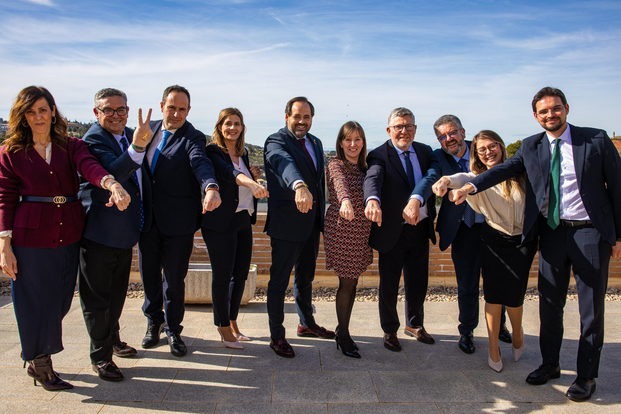 Las Cortes de Castilla-La Mancha se suman a la campaña #DoradoContraElCáncer en el Día Internacional del Cáncer Infantil