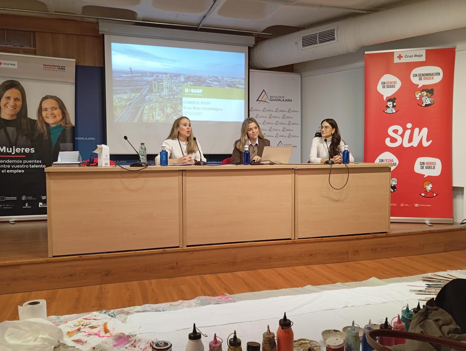 BASF Coatings Española y Cruz Roja Guadalajara Celebran el #8M con una Jornada de Arteterapia para Promover la Igualdad de Género en el Ámbito Laboral