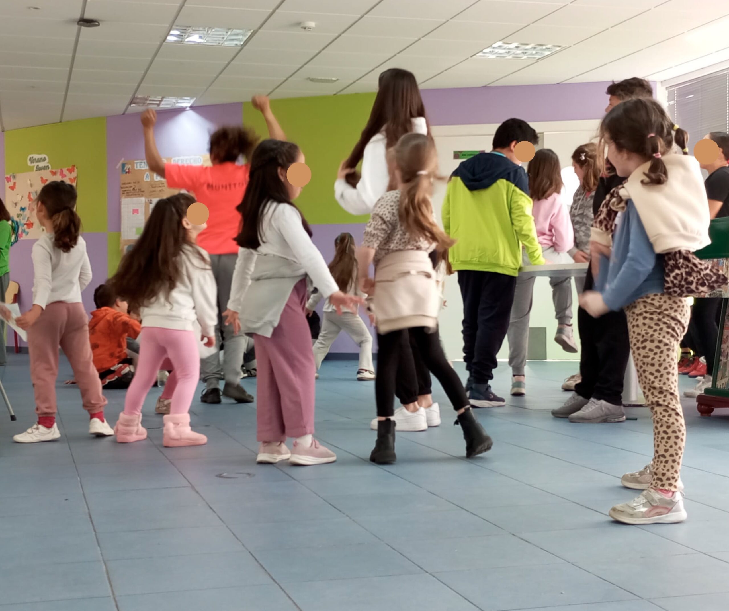 Alovera apoya a más de 219 familias con su programa gratuito de acompañamiento en días no lectivos