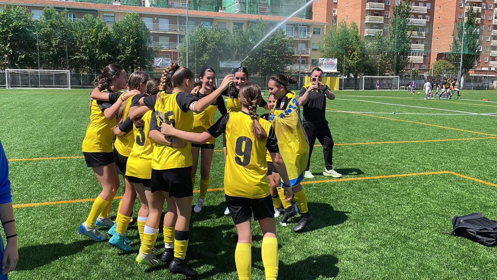 El CD Salesianos femenino logra su segundo título regional consecutivo