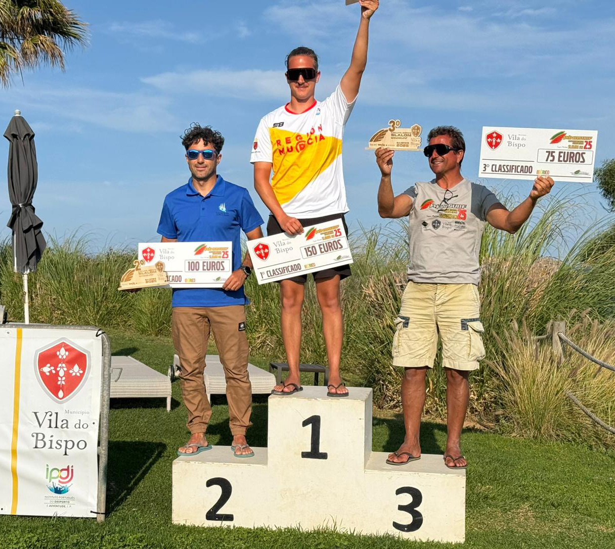 Eduardo Navarro se coloca segundo en el Campeonato Ibérico de Slalom Windsurf 2025 tras una gran regata en Sagres