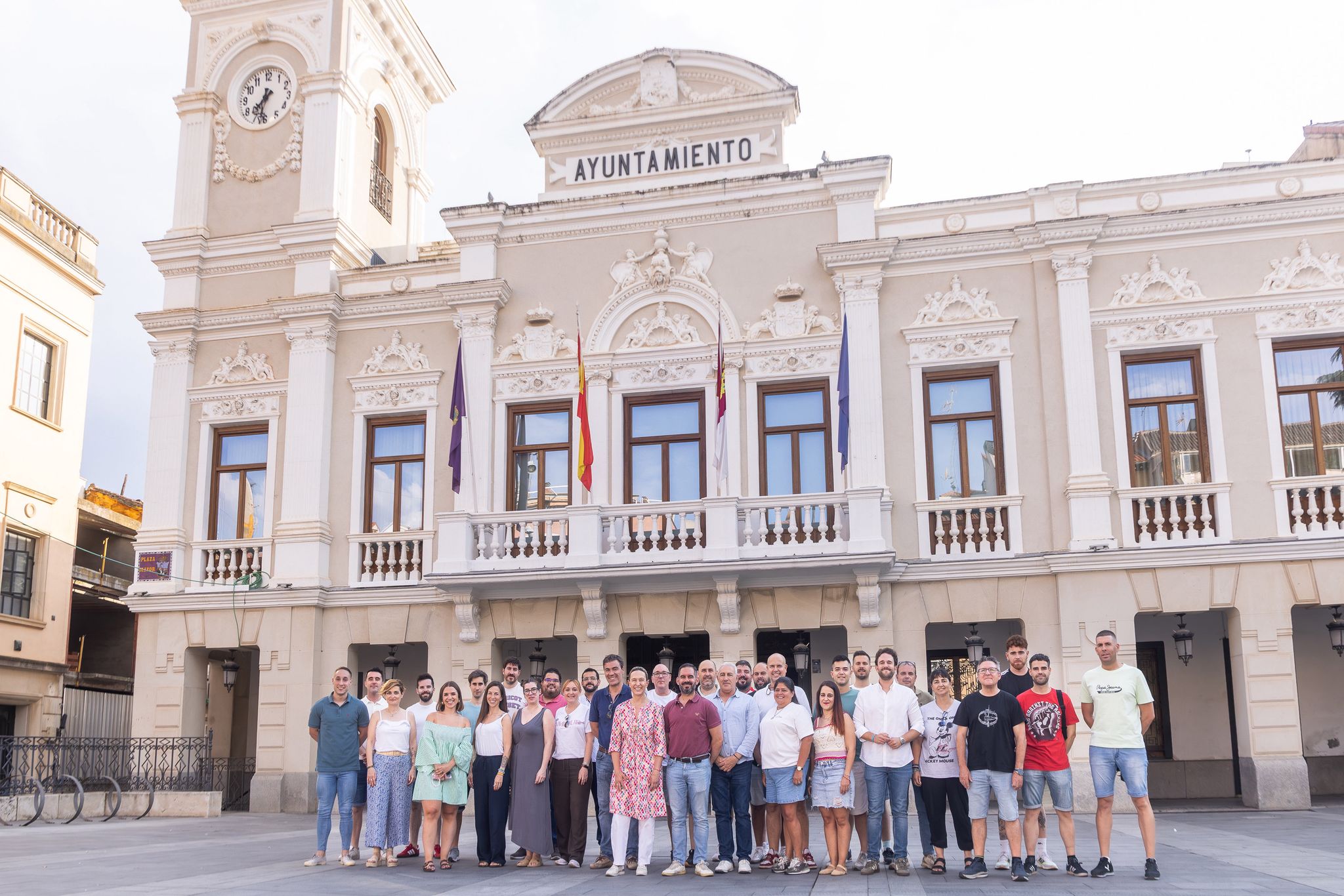 La alcaldesa de Guadalajara firma convenios con las peñas para las Ferias y Fiestas 2025