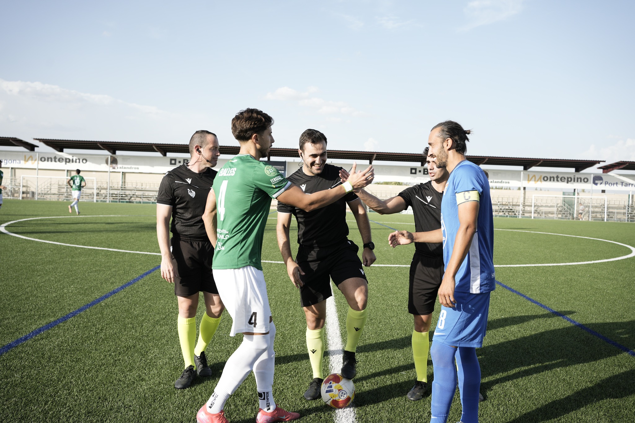 El CD Marchamalo celebra su primera victoria en La Solana con goleada y homenaje a Santiago Pascual