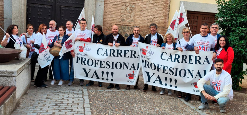 García-Page rechaza la carrera profesional del Sescam y los sindicatos protestan en Toledo