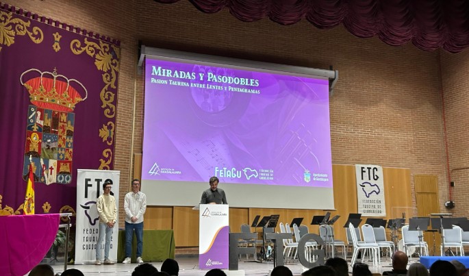 La Federación Taurina de Guadalajara celebra una gala que ensalza la fotografía y el pasodoble